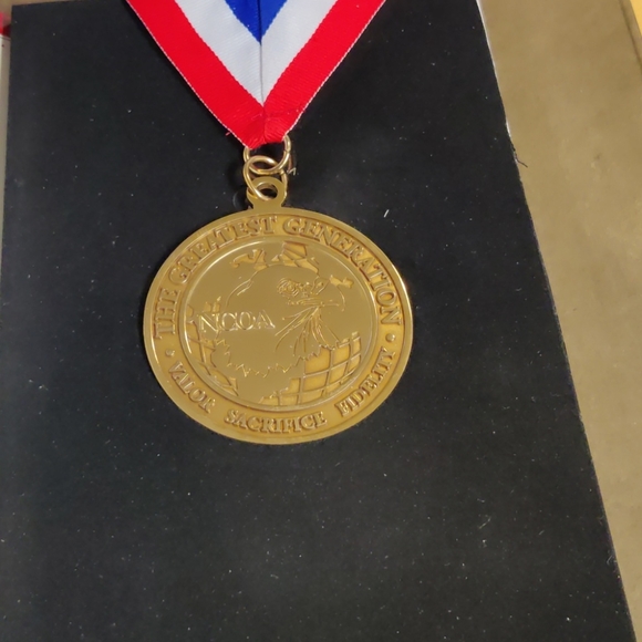 The NCOA World War II Veteran Honor Medallion - Picture 1 of 7